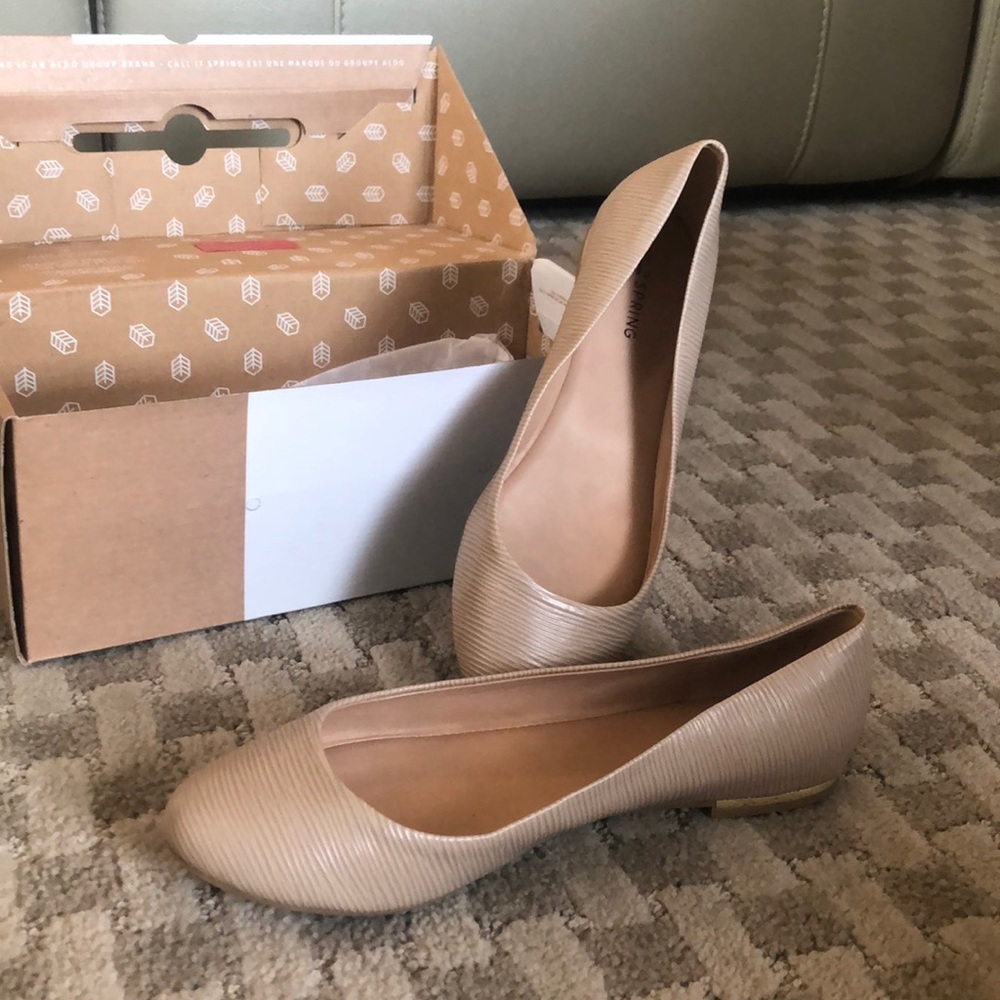 BRAND NEE nude flats CALL IT SPRING